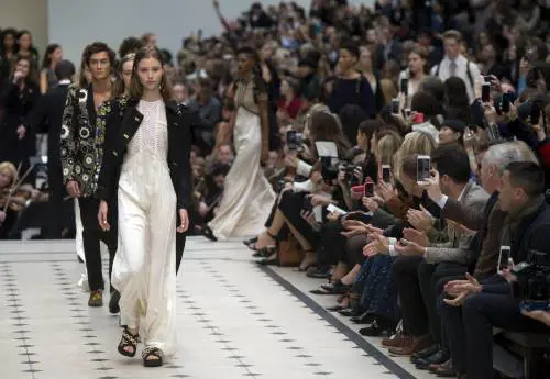 La Cina sgambetta i big del lusso