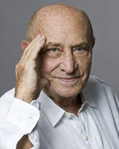 "Con le mie sfere eterne combatto la paura di morire"