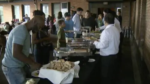 Sacramento: scaricata sull'altare, pranzo nuziale ai senzatetto