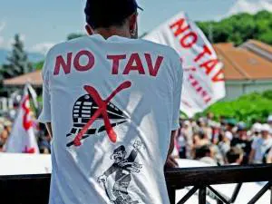 Licenziata in tronco per la maglietta No Tav