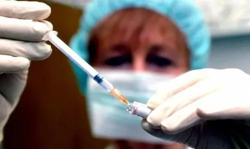 Meningite, la Toscana in fila per il vaccino