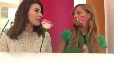 Diana Del Bufalo e la signora Ruffini: un bacio per smentire il tradimento