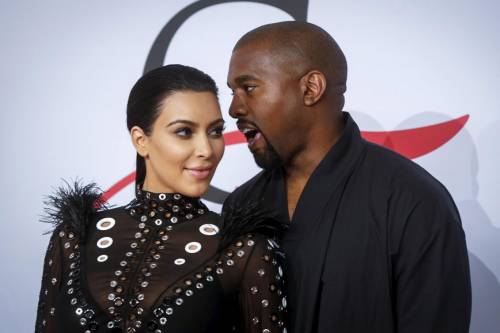 Kim Kardashian, il party di Kanye West: tutti al cinema col pancione