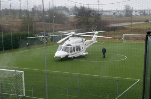 Foto dell'elicottero di Renzi, puniti due militari