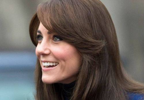 Kate Middleton, bella e glam in blu in Scozia