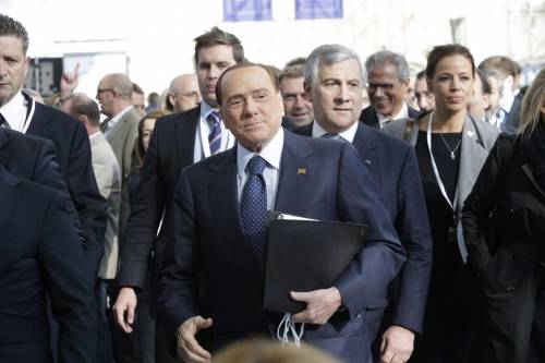 Silvio Berlusconi arriva all'apertura del secondo giorno del Congresso del Ppe a Madrid