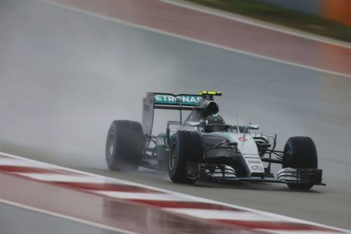 F1 Usa, la pioggia accorcia le qualifiche. Pole per Nico Rosberg
