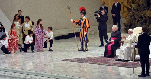 Papa Francesco in udienza a Roma con i gitani
