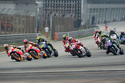 Un gruppo di piloti pronto ad aiutare Rossi