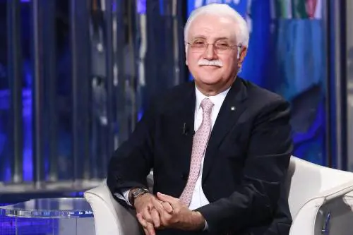 "Mangiate sereni senza esagerare. È un problema degli americani"