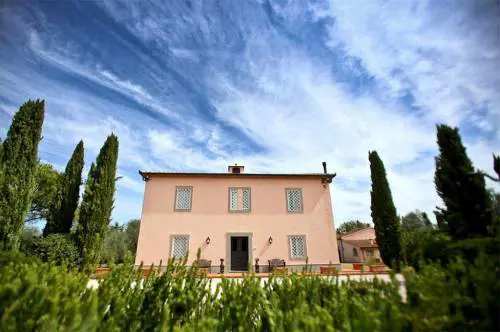 Vendesi villa di Pino Daniele