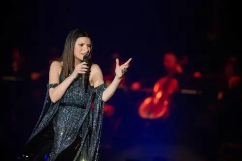 Laura Pausini separata in aereo dalla figlia di due anni e mezzo