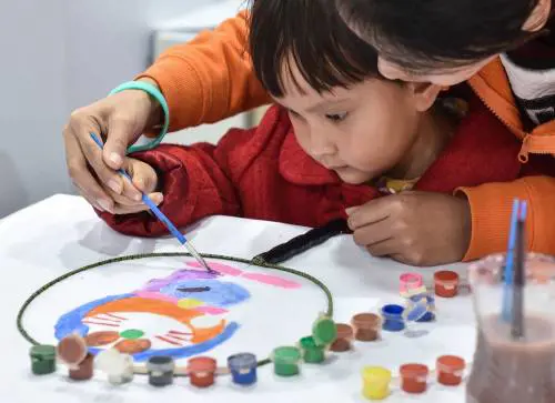 Cina, ogni coppia potrà avere due bimbi. Fine alla politica del figlio unico