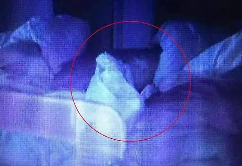 Inghilterra, i genitori controllano la figlia nella culla: "C'è un fantasma"
