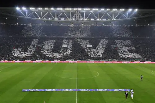 Il calcio finisce sotto scorta. In Europa stadi blindati