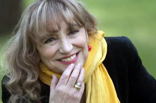 Piera Degli Esposti: "Io e mia mamma ninfomane abbiamo condiviso un'amante"