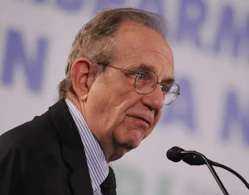 Padoan: "Favorevole a ragionare su pensioni"