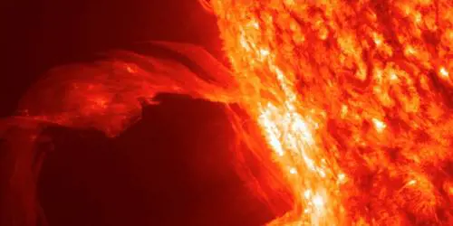 Tempesta solare in corso. Dall' aurora boreale alle telecomunicazioni in tilt: cosa può succedere