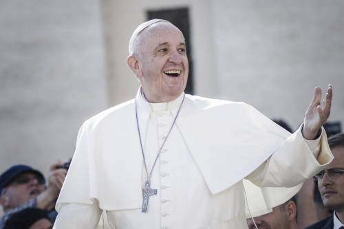 Firenze per ricevere Bergoglio sfratta i negozianti