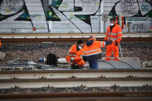 Gli antagonisti sabotano i treni