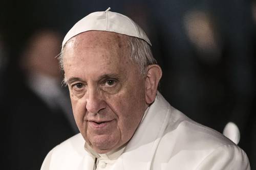 Il Papa e i “maledetti” costruttori di guerra