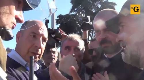 La "trattativa" tra manifestanti e polizia