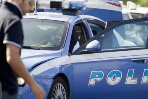 Romeno aggredisce poliziotti poi scappa