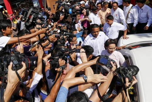 Birmania, la San Suu Kyi è ottimista. Il governo perde le sue roccaforti