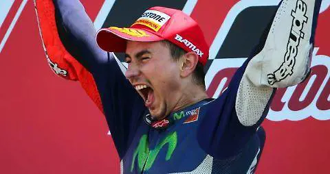 Disavventura per Lorenzo. ​Si ustiona durante la festa