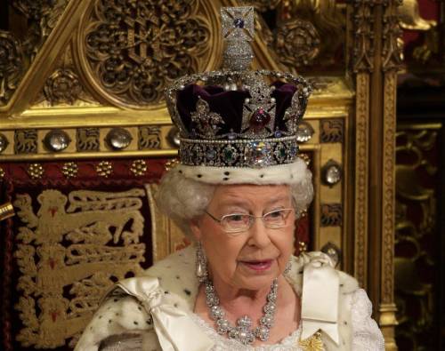 Elisabetta II sotto accusa: "Ci ha rubato un diamante da 139 milioni di euro"