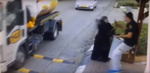 Donna palestinese tenta di accoltellare una guardia israeliana