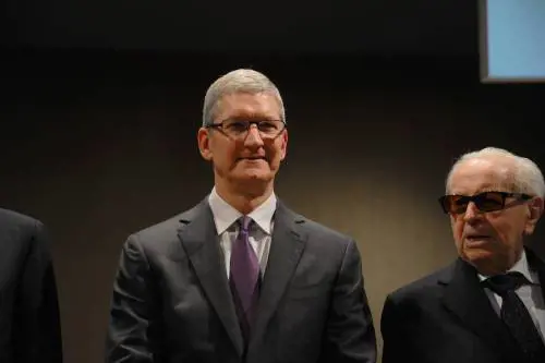 Tim Cook all'inaugurazione della Bocconi: "Le idee cambiano il mondo"