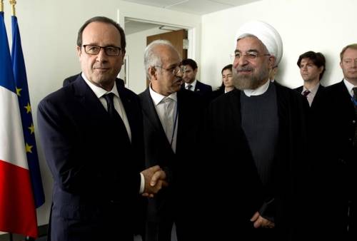 Il presidente iraniano "dà buca" a Hollande: "Niente vino a tavola"