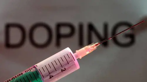 Crotone, tossico minaccia agenti con siringa piena di sangue