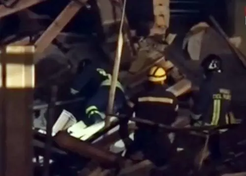 Milano, esplosione provoca il crollo di una palazzina. Un morto e tre feriti