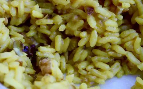 Riso alla curcuma e noci senza burro 