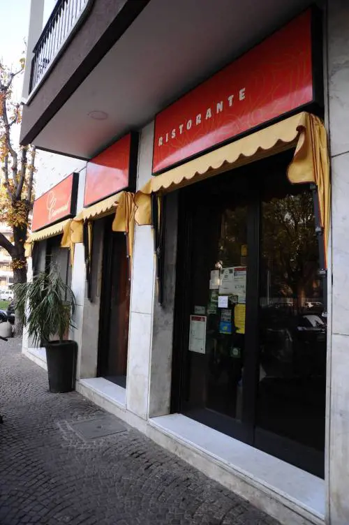 Il ristorante kosher Carmen, di fronte al quale è avvenuta l'aggressione