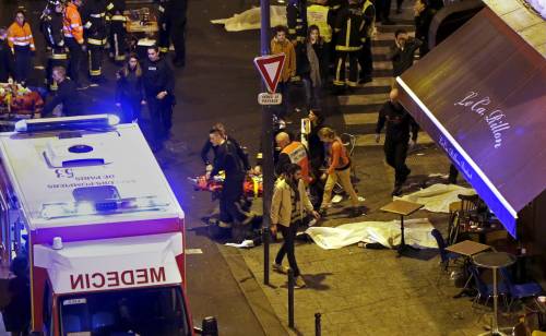 Dietro agli attentati di Parigi anche due rifugiati politici