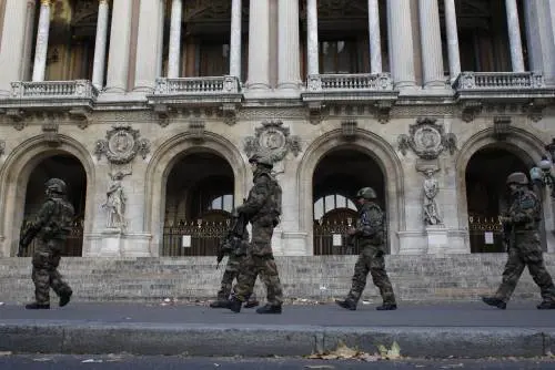 Il modus operandi è quello della guerriglia. Gli 007 francesi avevano previsto attacchi