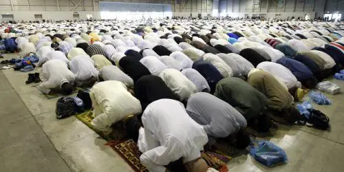 Pugno duro di Hollande: chiude le moschee radicali e proroga lo stato di emergenza