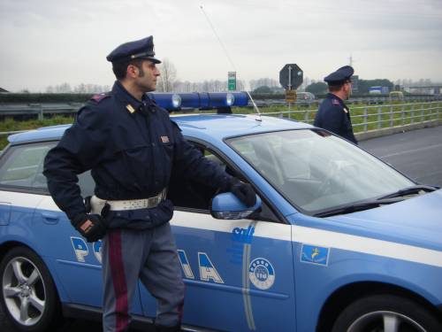 Parigi, la polizia italiana cerca una Seat nera