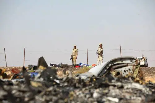 Anche l'Egitto è costretto a cedere: l'aereo russo abbattuto dai terroristi