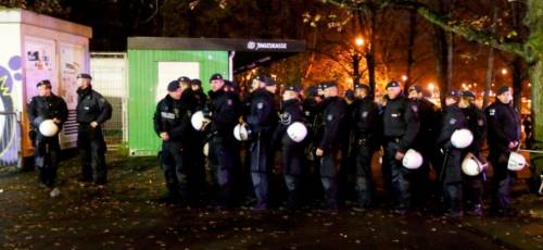 Hannover, polizia "bonifica" lo stadio