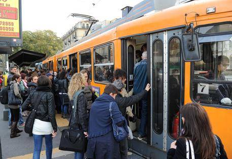 Genova, albanesi assaltano bus: "Accelera o ti sgozziamo"