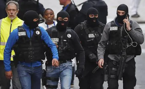 Il blitz a Saint Denis ​passo dopo passo