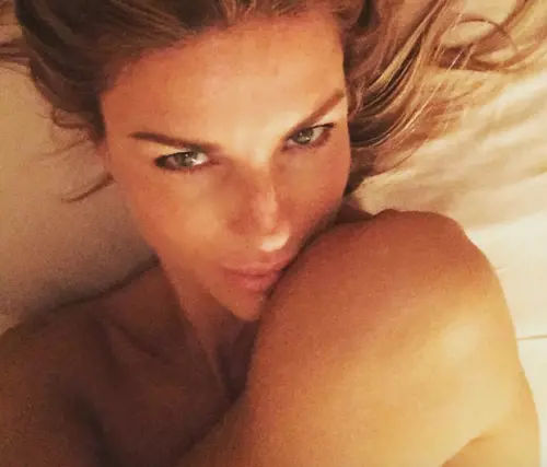 La buonanotte hot di Martina Colombari