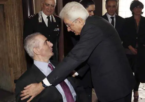 Mattarella consegna l'onorificenza a Giangrande