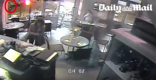 La ragazza italiana: "Così mi sono salvata al bistrot"