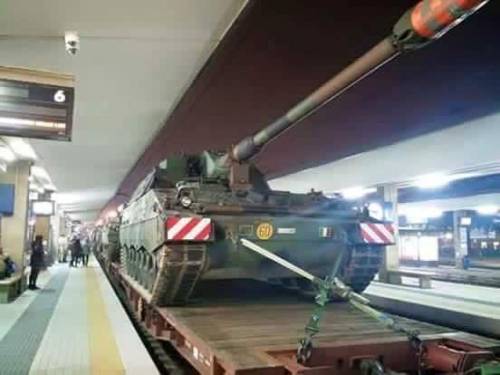 Carri armati in stazione a Milano