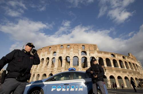 Sicurezza al Colosseo: ora arrivano i metal detector
